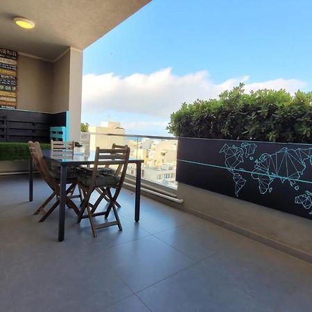Stylish - Modern - Large Terrace - 2 Bed - 200 M From Sea - Fully Air Con Apartment St. Paul's Bay Bagian luar foto