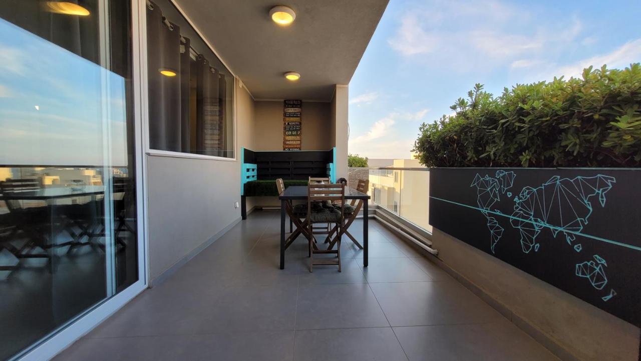 Stylish - Modern - Large Terrace - 2 Bed - 200 M From Sea - Fully Air Con Apartment St. Paul's Bay Bagian luar foto