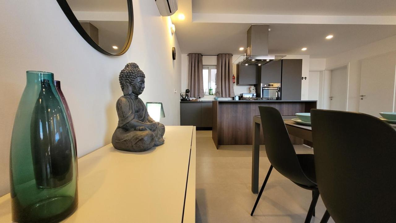 Stylish - Modern - Large Terrace - 2 Bed - 200 M From Sea - Fully Air Con Apartment St. Paul's Bay Bagian luar foto