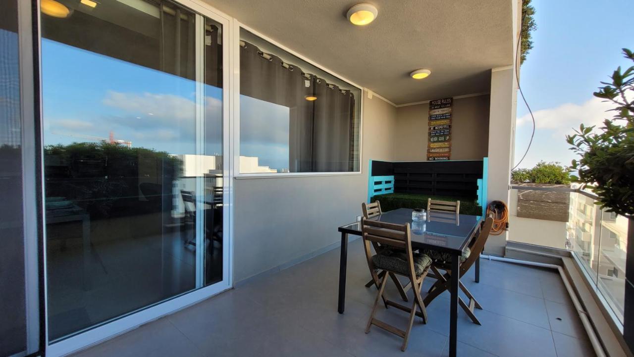 Stylish - Modern - Large Terrace - 2 Bed - 200 M From Sea - Fully Air Con Apartment St. Paul's Bay Bagian luar foto